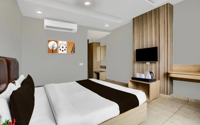 OYO 4477 City Square Hotel