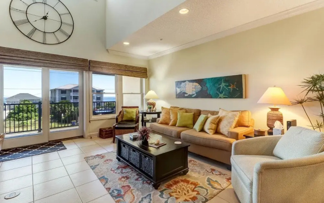 Pet Friendly Condo with Private Parking and Elevator by RedAwning