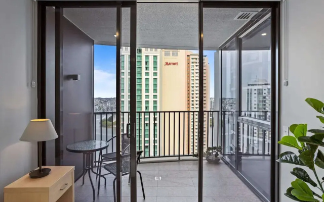 Cosy 1-bed With River Views, Pool, Gym & BBQ