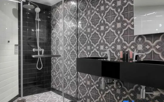 Magenta Standard Double room (full double bed) · Loop On Leith George Town Penang Hotel — photo 4