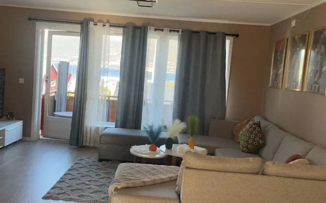 Arctic Apartment Modern 3-bed House in Tromso
