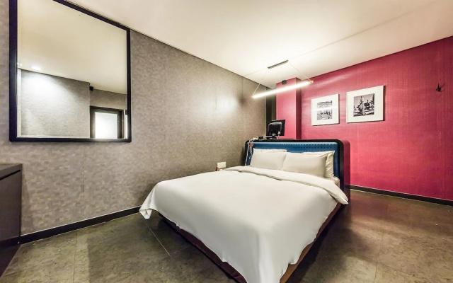 Nokbeon Hotel Galley
