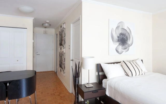 Comfortable Downtown Studio Apartment by Namastay