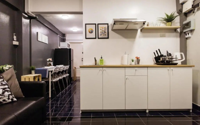 T2 2 Bedrooms 6 guests Full kitchen 1 min to BTS