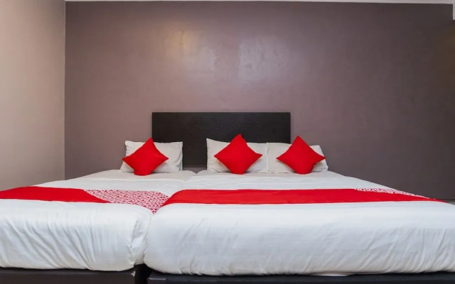 OYO 44027 Golden Horse Hotel