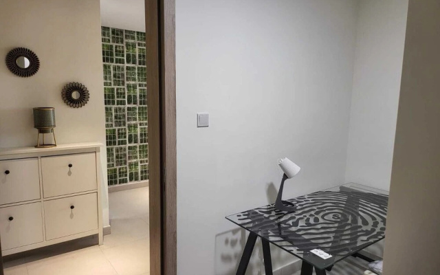B411 Furnished Apartment With Maidroom