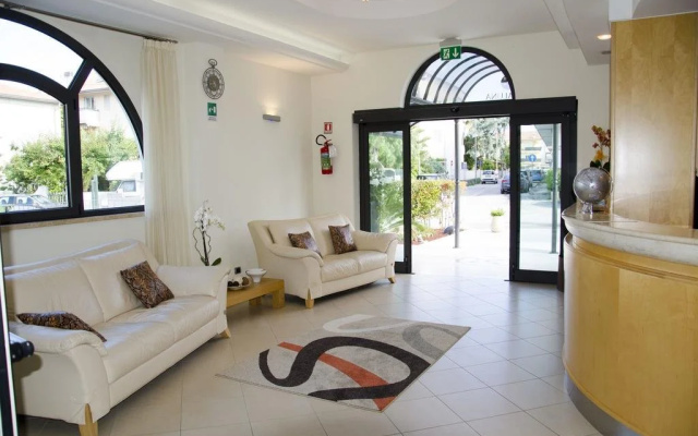 Almaluna Hotel Resort