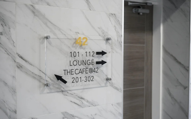 42 Apart Hotel