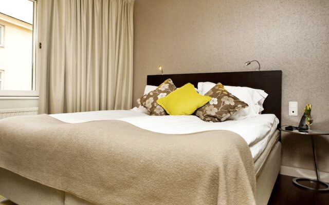 Elite Hotel Stockholm Plaza вид на фасад