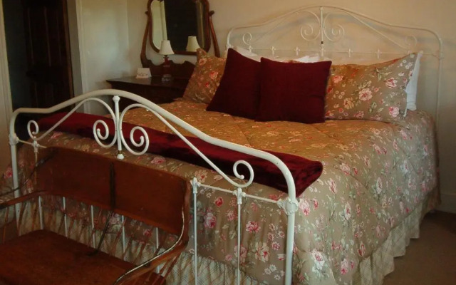 Jamestown Hotel