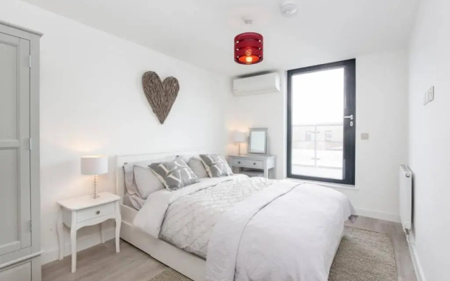 2 Bedroom Penthouse - Large Balcony - Minster View