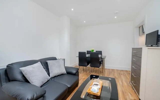 Bermondsey London, 3 People Apartment, Peaceful