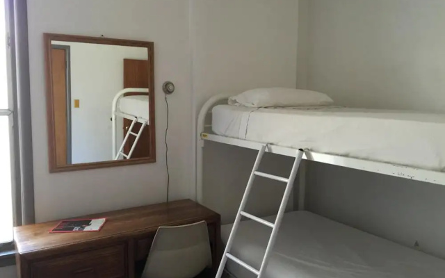 Avenues Hostel
