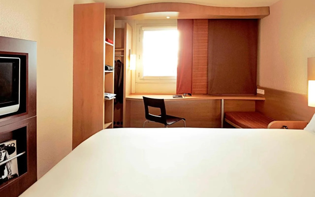 Xiweiya Hotel (Cuiping District High Passenger Station Yibin University)