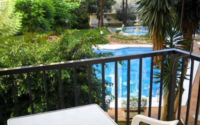 Отель Hostal Jomarijo Испания, Фуэнхирола - отзывы, цены и фото номеров - забронировать отель Hostal Jomarijo онлайн балкон