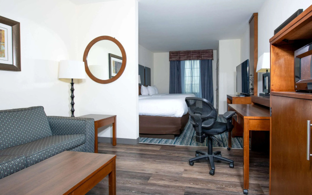 Comfort Suites Oil Center