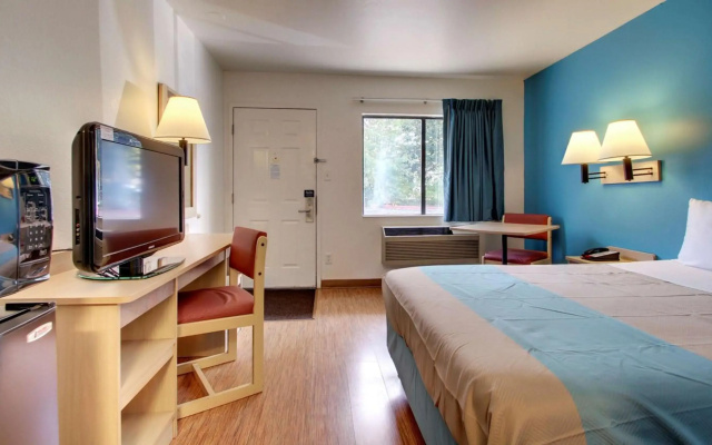 Motel 6 Des Moines, IA - North