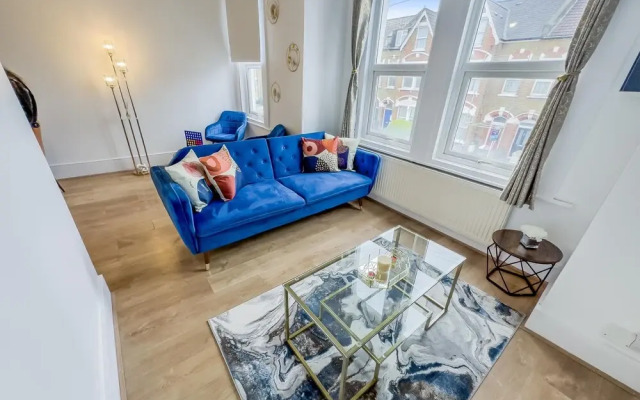 Apartment-sleeps6-parking-internet