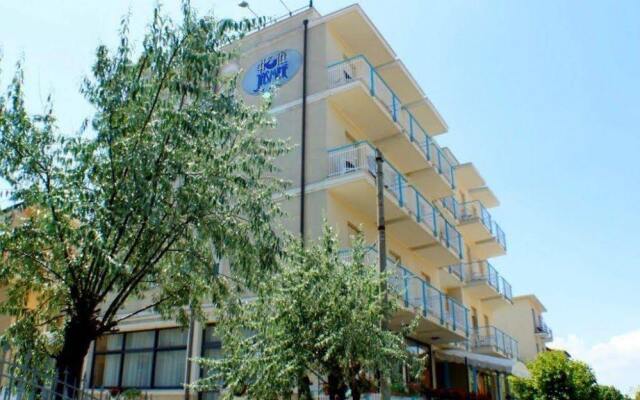 Hotel Jasmine Римини вид на фасад