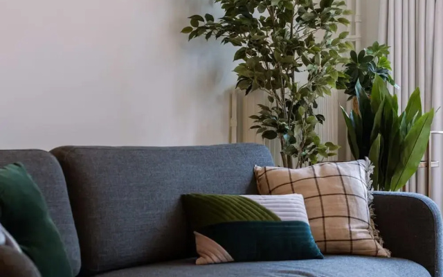 Warm Cozy Lateral Seaview Apartment