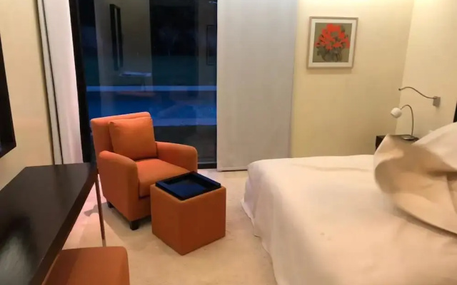 Belle Villa Front Golf