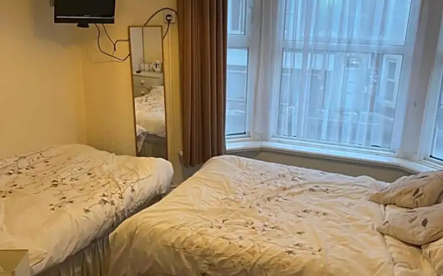 Highbury Hotel