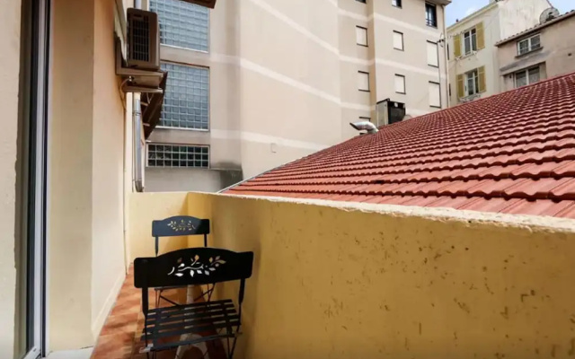 Sunny and Modern 1 Bedroom with Balcony