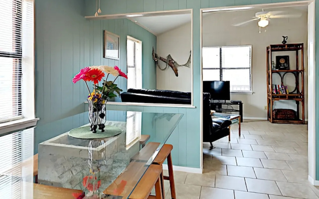 Loki Upper - One Bedroom Bungalow