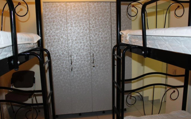 Hostel Holiday Host