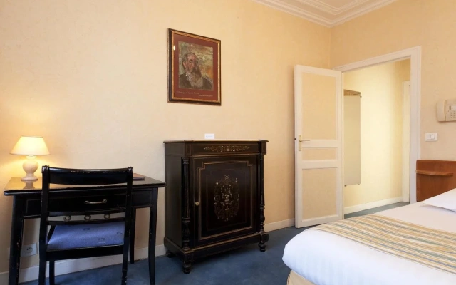 Hotel Du Quai Voltaire