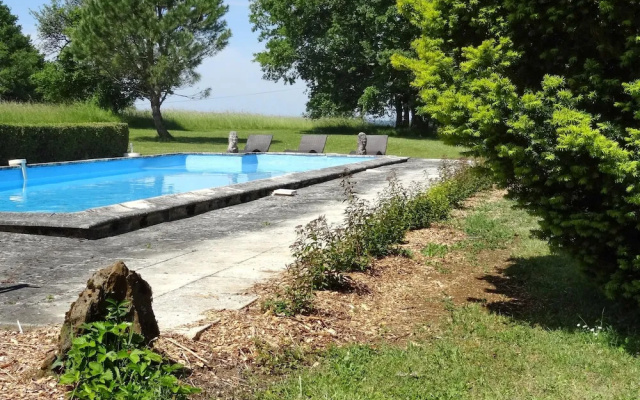 House With 4 Bedrooms in Saint-amand-de-coly, With Wonderful Mountain