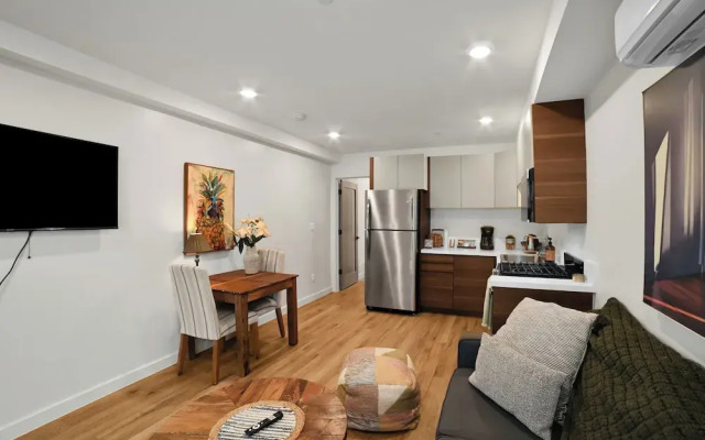 Brand-New Chic Nest In Prime Location