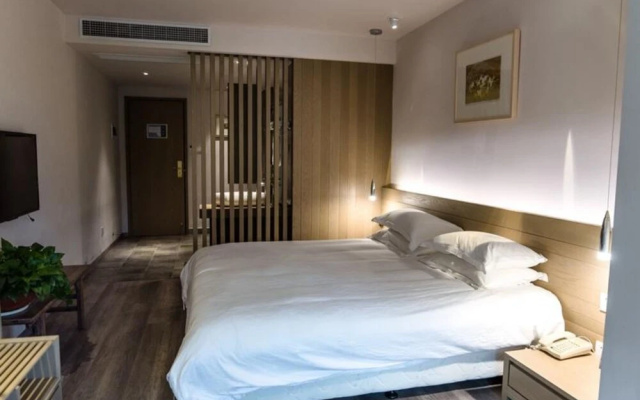 Hangzhou Yunqi Fan Path Blue b&B