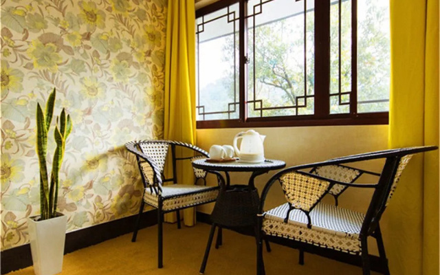 Hangzhou Poke Theme Guest House