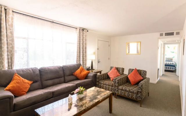 Home Style Apartments - 1 & 3 BR Suites with Full Kitchen