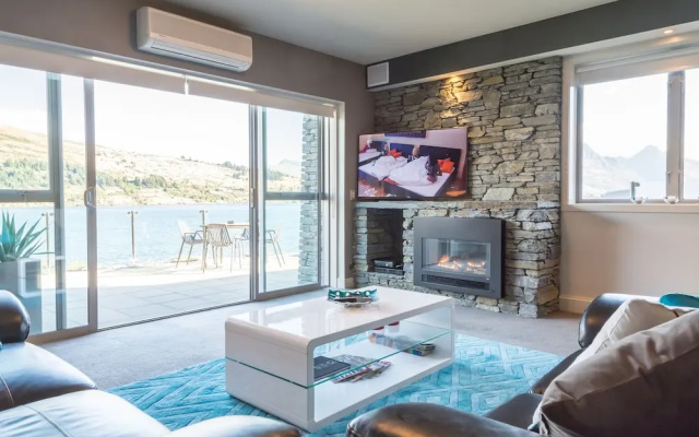 Luxury Lakefront Villas Queenstown