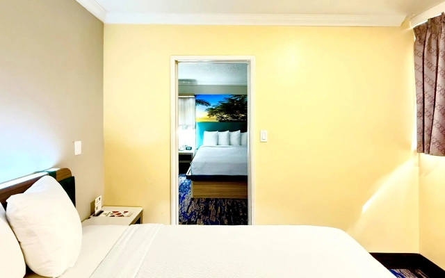 Days Inn by Wyndham Los Angeles LAX Airport/Stadium Area
