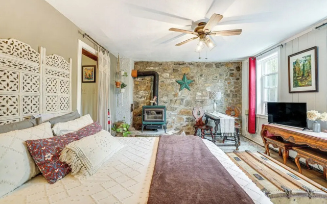 Charming Getaway < 1 Mi to Downtown Lambertville!