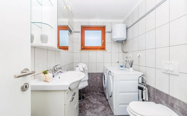 Amazing Home in Krk With Wifi and 2 Bedrooms