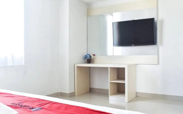 RedDoorz Plus Near Trans Studio Mall Makassar