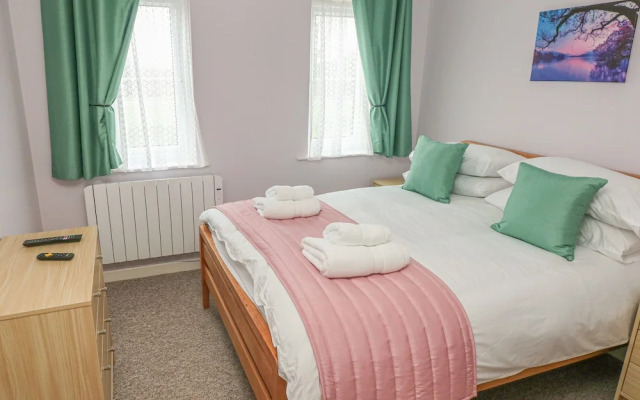 Greenacre Apartment