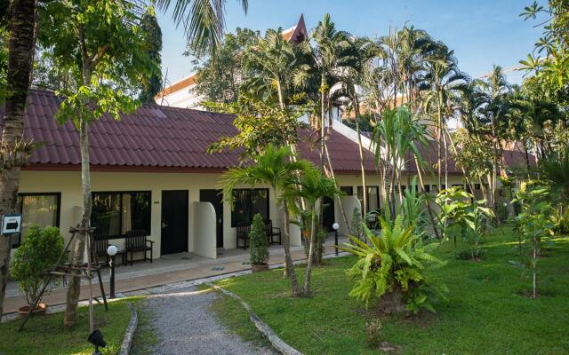 Отель Deevana Patong Resort & Spa вид на фасад
