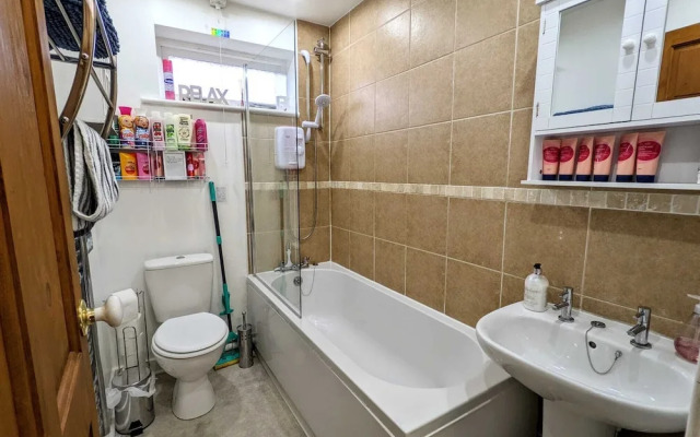 Beautiful 2 Bedroom House in Quiet Location