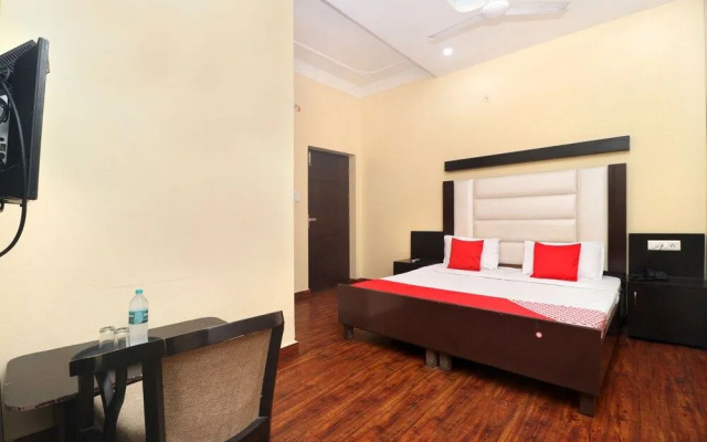 OYO 22012 Hotel B1