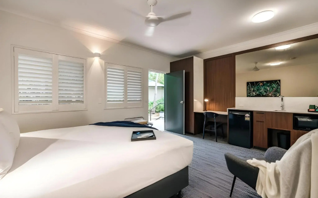 Palms City Resort