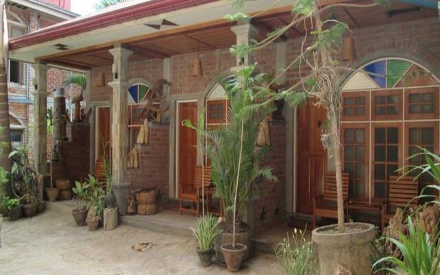 Teak Wood Hotel вид на фасад