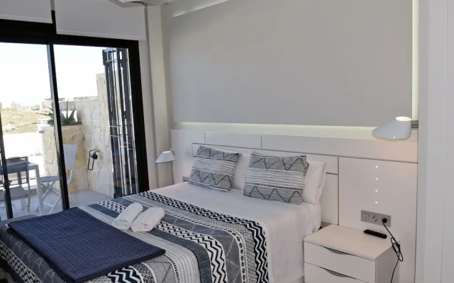 Luxury Apartment on the Beach with Pool 6