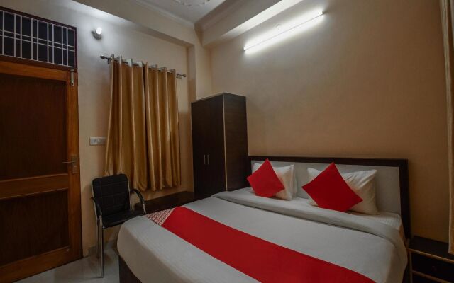 OYO 15555 Hotel Ganesham вид на фасад