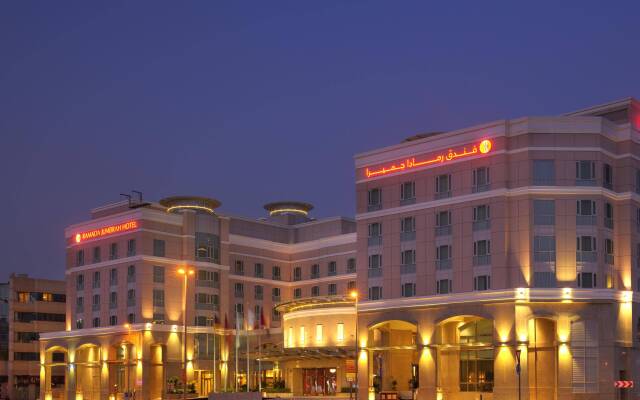 Ramada Jumeirah Hotel вид на фасад