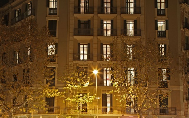 Апартаменты MH Apartments Suites вид на фасад